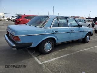 ✅ 1981 Mercedes-Benz 240 • VIN: WDBAB23A7BB255054 • Lot: 51253705. Listed on Copart with 166,673 mi. Free auction sales archive from the USA and detailed vehicle history report at DreamBid. Image 3.