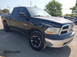 ✅ 2010 Dodge 1500 ST • VIN: 1D7RB1GK3AS248270 • Lot: 41867765. Wystawiony na IAAI z przebiegiem 133 542 mil. Bezpłatny archiwum sprzedaży aukcyjnych z USA i szczegółowy raport historii pojazdu na DreamBid. Zdjęcie 1.