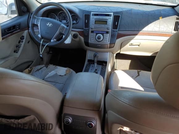 ✅ 2010 Hyundai Veracruz Limited • VIN: KM8NU4CC5AU127453 • Lot: 90689945. Listed on Copart with 195,158 mi. Free auction sales archive from the USA and detailed vehicle history report at DreamBid. Image 8.