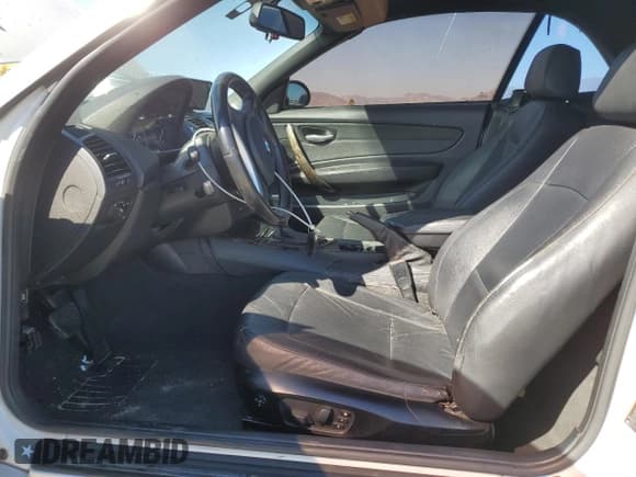 ✅ 2009 BMW 1 Series 128i • VIN: WBAUN13509VH80808 • Lot: 69629075. Wystawiony na Copart z przebiegiem 148 601 mil. Bezpłatny archiwum sprzedaży aukcyjnych z USA i szczegółowy raport historii pojazdu na DreamBid. Zdjęcie 7.