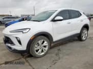✅ 2024 Buick Encore GX Preferred • VIN: KL4AMBSL2RB154572 • Лот: 55307535. Опубликован ранее на Copart с пробегом 26 722 миль. Бесплатный доступ к архиву аукционных продаж из США и подробный отчёт об истории автомобиля на DreamBid. Изображение 1.