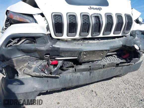 ✅ 2017 Jeep Cherokee Trailhawk L Plus • VIN: 1C4PJMBS1HD217370 • Lot: 42486588. Wystawiony na IAAI z przebiegiem 108 695 mil. Bezpłatny archiwum sprzedaży aukcyjnych z USA i szczegółowy raport historii pojazdu na DreamBid. Zdjęcie 6.