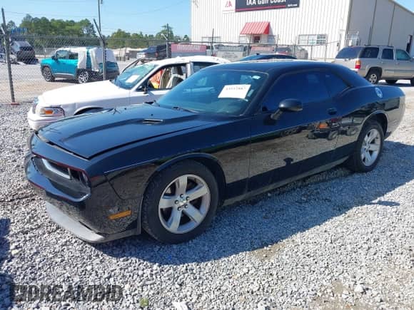 2013 Dodge Challenger SXT z VIN 2C3CDYAG2DH596472, wystawiony jako IAAI lot #43552887 z przebiegiem 222 700 mil mil oraz . Historia ofert i sprzedaży dostępna na DreamBid. Obrazek 2.
