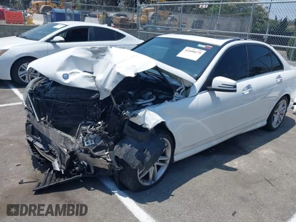 ✅ 2014 Mercedes-Benz C 250 Sport • VIN: WDDGF4HBXER301779 • Lot: 42608675. Listed on IAAI with 135,338 mi. Free auction sales archive from the USA and detailed vehicle history report at DreamBid. Image 16.