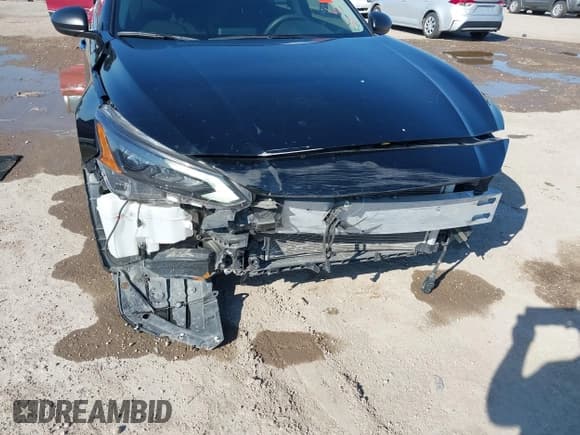 ✅ 2024 Nissan Altima S • VIN: 1N4BL4BV6RN406368 • Lot: 43242644. Wystawiony na IAAI z przebiegiem 53 007 mil. Bezpłatny archiwum sprzedaży aukcyjnych z USA i szczegółowy raport historii pojazdu na DreamBid. Zdjęcie 6.