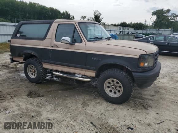 ✅ 1996 Ford Bronco XL • VIN: 1FMEU15N3TLB38425 • Lot: 81876685. Listed on Copart with 269,790 mi. Free auction sales archive from the USA and detailed vehicle history report at DreamBid. Image 4.