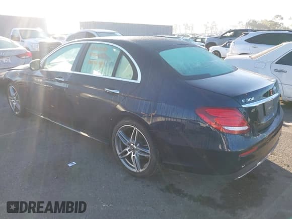 ✅ 2019 Mercedes-Benz E 300 • VIN: WDDZF4JB9KA679153 • Lot: 43559045. Wystawiony na IAAI z przebiegiem 56 340 mil. Bezpłatny archiwum sprzedaży aukcyjnych z USA i szczegółowy raport historii pojazdu na DreamBid. Zdjęcie 3.