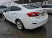 2017 Chevrolet Cruze Premier z VIN 1G1BF5SM1H7260276, wystawiony jako Copart lot #66112872 z przebiegiem 96 847 mil mil oraz . Historia ofert i sprzedaży dostępna na DreamBid. Obrazek 3.