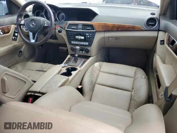 ✅ 2013 Mercedes-Benz C 250 Sport • VIN: WDDGF4HB4DR269278 • Лот: 87036035. Опубликован ранее на Copart с пробегом 132 040 миль. Бесплатный доступ к архиву аукционных продаж из США и подробный отчёт об истории автомобиля на DreamBid. Изображение 8.