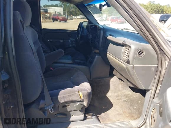 ✅ 2002 GMC Sierra 1500 • VIN: 2GTEC19VX21165790 • Lot: 43495809. Listed on IAAI with 260,310 mi. Free auction sales archive from the USA and detailed vehicle history report at DreamBid. Image 5.