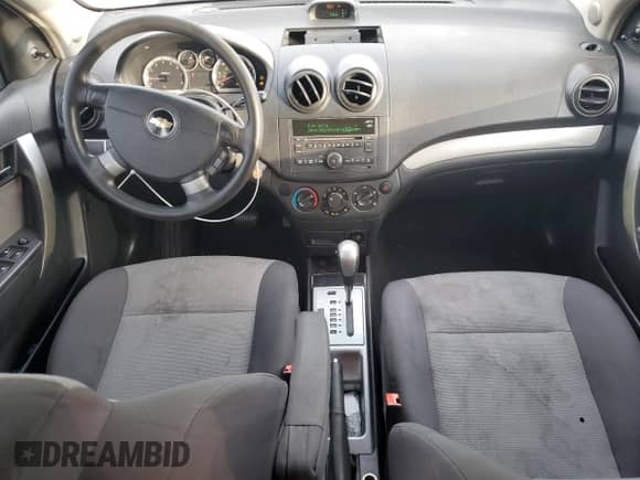 2009 Chevrolet Aveo 1LT z VIN KL1TD66E59B672121, wystawiony jako Copart lot #82662134 z przebiegiem 111 612 mil mil oraz Czysty tytuł • Clean title. Historia ofert i sprzedaży dostępna na DreamBid. Obrazek 8.