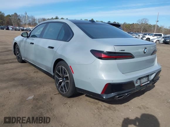 ✅ 2023 BMW 7 Series 760i xDrive • VIN: WBA33EJ06PCL84520 • Лот: 41556566. Опубликован ранее на IAAI с пробегом 20 617 миль. Бесплатный доступ к архиву аукционных продаж из США и подробный отчёт об истории автомобиля на DreamBid. Изображение 3.