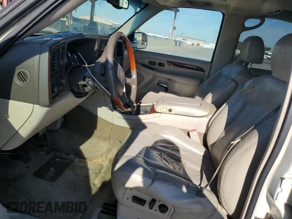 ✅ 2002 Cadillac Escalade • VIN: 1GYEC63T62R319689 • Lot: 76974964. Wystawiony na Copart z przebiegiem 373 704 mil. Bezpłatny archiwum sprzedaży aukcyjnych z USA i szczegółowy raport historii pojazdu na DreamBid. Zdjęcie 7.