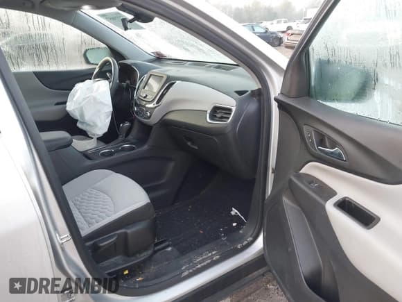 ✅ 2020 Chevrolet Equinox LS • VIN: 3GNAXHEV5LS554190 • Lot: 43279857. Wystawiony na IAAI z przebiegiem 65 620 mil. Bezpłatny archiwum sprzedaży aukcyjnych z USA i szczegółowy raport historii pojazdu na DreamBid. Zdjęcie 5.