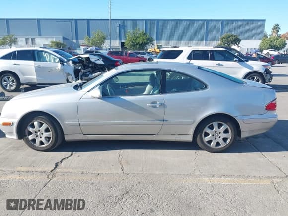 ✅ 2001 Mercedes-Benz CLK 320/430 • VIN: WDBLJ65G21T085022 • Lot: 43552659. Wystawiony na IAAI z przebiegiem 164 737 mil. Bezpłatny archiwum sprzedaży aukcyjnych z USA i szczegółowy raport historii pojazdu na DreamBid. Zdjęcie 14.