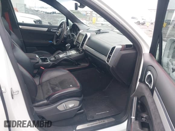 ✅ 2016 Porsche Cayenne GTS • VIN: WP1AD2A27GLA72017 • Lot: 43844488. Wystawiony na IAAI z przebiegiem 73 343 mil. Bezpłatny archiwum sprzedaży aukcyjnych z USA i szczegółowy raport historii pojazdu na DreamBid. Zdjęcie 5.