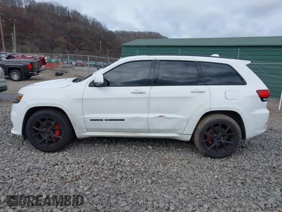 ✅ 2018 Jeep Grand Cherokee SRT • VIN: 1C4RJFDJ6JC144162 • Lot: 41011804. Listed on IAAI with 56,623 mi. Free auction sales archive from the USA and detailed vehicle history report at DreamBid. Image 14.