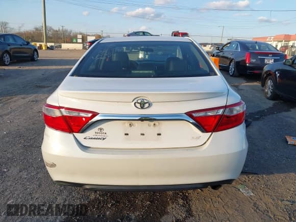 ✅ 2015 Toyota Camry SE • VIN: 4T1BF1FK4FU491630 • Лот: 43680972. Опубликован ранее на IAAI с пробегом 172 533 миль. Бесплатный доступ к архиву аукционных продаж из США и подробный отчёт об истории автомобиля на DreamBid. Изображение 16.