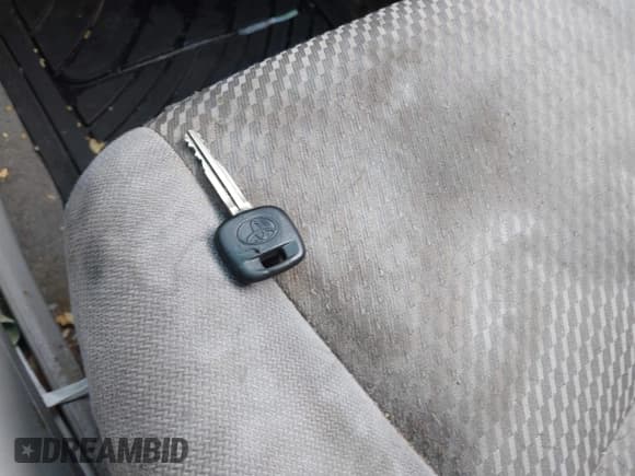 ✅ 2005 Toyota Highlander • VIN: JTEDP21A350069803 • Lot: 43754448. Wystawiony na IAAI z przebiegiem 187 678 mil. Bezpłatny archiwum sprzedaży aukcyjnych z USA i szczegółowy raport historii pojazdu na DreamBid. Zdjęcie 11.