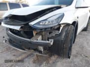 ✅ 2022 Tesla Model Y Long Range • VIN: 7SAYGDEE6NF313110 • Lot: 41703939. Wystawiony na IAAI z przebiegiem 12 468 mil. Bezpłatny archiwum sprzedaży aukcyjnych z USA i szczegółowy raport historii pojazdu na DreamBid. Zdjęcie 20.