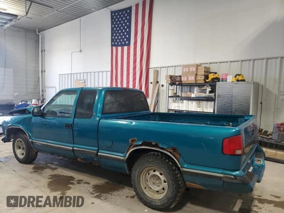 ✅ 1995 Chevrolet S-10 LS • VIN: 1GCCS194XS8238400 • Лот: 80237334. Опубликован ранее на Copart с пробегом 201 710 миль. Бесплатный доступ к архиву аукционных продаж из США и подробный отчёт об истории автомобиля на DreamBid. Изображение 2.