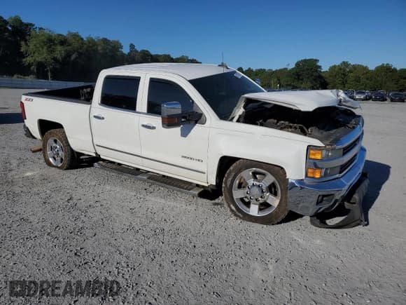 ✅ 2016 Chevrolet Silverado 2500HD LTZ • VIN: 1GC1KWE86GF101440 • Lot: 81875635. Wystawiony na Copart z przebiegiem 121 719 mil. Bezpłatny archiwum sprzedaży aukcyjnych z USA i szczegółowy raport historii pojazdu na DreamBid. Zdjęcie 4.