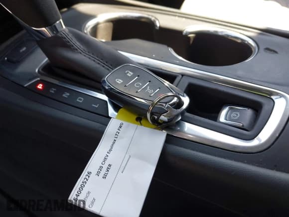 ✅ 2020 Chevrolet Equinox LT • VIN: 3GNAXLEX2LS517537 • Lot: 43343970. Listed on IAAI with 27,660 mi. Free auction sales archive from the USA and detailed vehicle history report at DreamBid. Image 11.