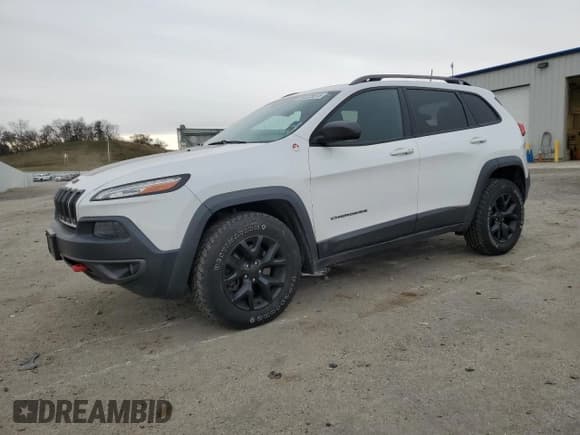 ✅ 2018 Jeep Cherokee Trailhawk • VIN: 1C4PJMBX9JD517031 • Лот: 93225015. Опубликован ранее на Copart с пробегом 139 423 миль. Бесплатный доступ к архиву аукционных продаж из США и подробный отчёт об истории автомобиля на DreamBid. Изображение 1.