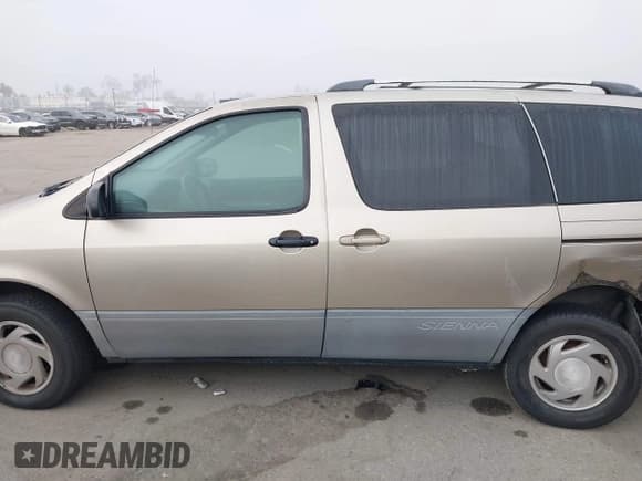 ✅ 2000 Toyota Sienna LE • VIN: 4T3ZF13C0YU238438 • Lot: 43619973. Listed on IAAI with 148,471 mi. Free auction sales archive from the USA and detailed vehicle history report at DreamBid. Image 14.