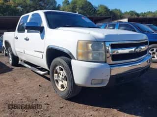 2008 Chevrolet Silverado 1500 1LT z VIN 3GCEC13J48G118065, wystawiony jako IAAI lot #43444760 z przebiegiem 301 524 mil mil oraz . Historia ofert i sprzedaży dostępna na DreamBid. Obrazek 1.