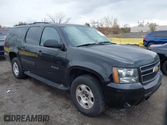 ✅ 2013 Chevrolet Suburban LT • VIN: 1GNSKJE77DR346277 • Lot: 43679072. Listed on IAAI with 435,900 mi. Free auction sales archive from the USA and detailed vehicle history report at DreamBid. Image 1.