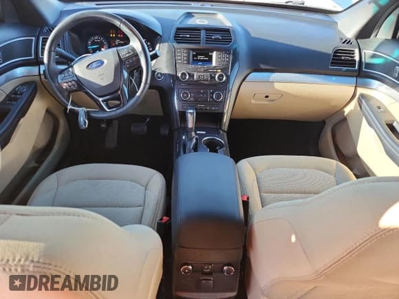 ✅ 2017 Ford Explorer XLT • VIN: 1FM5K8D81HGD08064 • Lot: 87408175. Wystawiony na Copart z przebiegiem 91 076 mil. Bezpłatny archiwum sprzedaży aukcyjnych z USA i szczegółowy raport historii pojazdu na DreamBid. Zdjęcie 8.