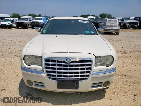✅ 2006 Chrysler 300 C • VIN: 2C3KA63H66H112904 • Lot: 56350555. Wystawiony na Copart z przebiegiem 100 530 mil. Bezpłatny archiwum sprzedaży aukcyjnych z USA i szczegółowy raport historii pojazdu na DreamBid. Zdjęcie 5.
