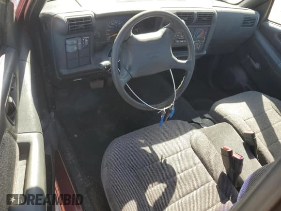 ✅ 1996 Chevrolet S-10 • VIN: 1GCCS14X4TK215362 • Лот: 74447164. Опубликован ранее на Copart с пробегом 72 123 миль. Бесплатный доступ к архиву аукционных продаж из США и подробный отчёт об истории автомобиля на DreamBid. Изображение 8.