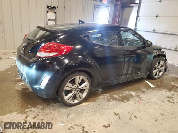 ✅ 2017 Hyundai Veloster • VIN: KMHTC6ADXHU324551 • Lot: 44230575. Wystawiony na Copart z przebiegiem 86 056 mil. Bezpłatny archiwum sprzedaży aukcyjnych z USA i szczegółowy raport historii pojazdu na DreamBid. Zdjęcie 3.