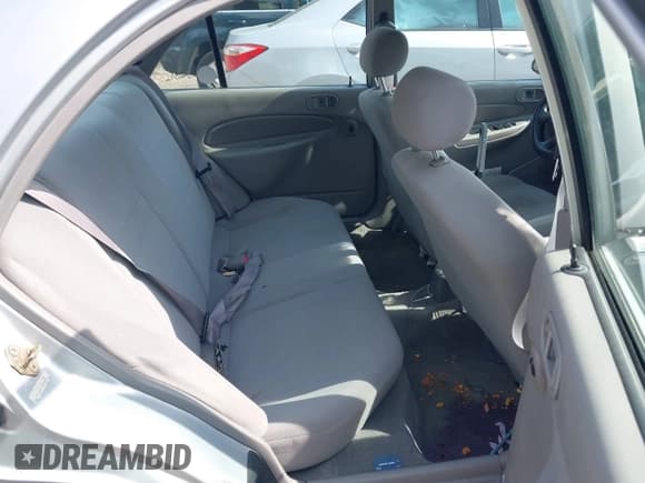 ✅ 2002 Ford Escort Fleet Standard • VIN: 3FAFP13P12R209941 • Lot: 41790208. Wystawiony na IAAI z przebiegiem 112 422 mil. Bezpłatny archiwum sprzedaży aukcyjnych z USA i szczegółowy raport historii pojazdu na DreamBid. Zdjęcie 8.