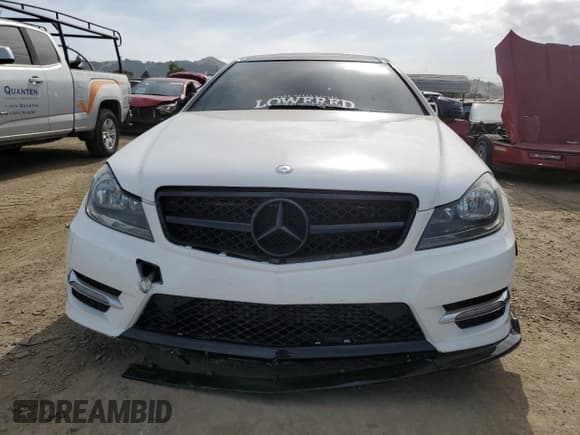 ✅ 2013 Mercedes-Benz C 250 • VIN: WDDGJ4HB5DF990967 • Lot: 54532425. Wystawiony na Copart z przebiegiem 139 987 mil. Bezpłatny archiwum sprzedaży aukcyjnych z USA i szczegółowy raport historii pojazdu na DreamBid. Zdjęcie 5.