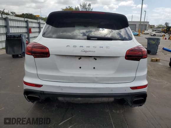 ✅ 2017 Porsche Cayenne • VIN: WP1AA2A20HKA90715 • Lot: 53635315. Listed on Copart with 131,703 mi. Free auction sales archive from the USA and detailed vehicle history report at DreamBid. Image 6.