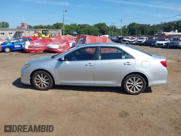 2013 Toyota Camry L с VIN 4T4BF1FK8DR313951, выставлен на аукционе IAAI как лот 42918612 с пробегом 128 859 миль миль и . История ставок и продаж доступна на DreamBid. Изображение 14.