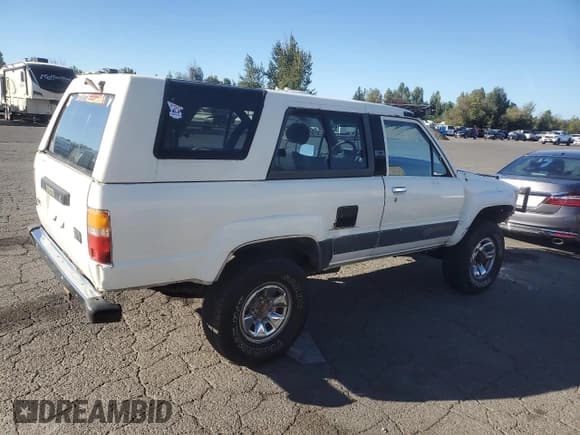 ✅ 1986 Toyota 4Runner • VIN: JT4RN62D3G0090234 • Лот: 82136475. Опубликован ранее на Copart с пробегом 189 530 миль. Бесплатный доступ к архиву аукционных продаж из США и подробный отчёт об истории автомобиля на DreamBid. Изображение 3.