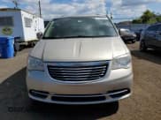 ✅ 2015 Chrysler Town & Country Touring • VIN: 2C4RC1BG0FR644689 • Lot: 81456525. Wystawiony na Copart z przebiegiem 131 888 mil. Bezpłatny archiwum sprzedaży aukcyjnych z USA i szczegółowy raport historii pojazdu na DreamBid. Zdjęcie 5.