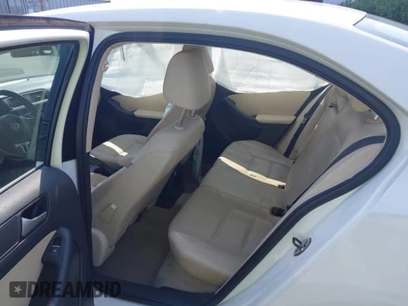 ✅ 2013 Volkswagen Jetta SE • VIN: 3VWDP7AJ2DM421232 • Lot: 42377946. Wystawiony na IAAI z przebiegiem 160 796 mil. Bezpłatny archiwum sprzedaży aukcyjnych z USA i szczegółowy raport historii pojazdu na DreamBid. Zdjęcie 8.