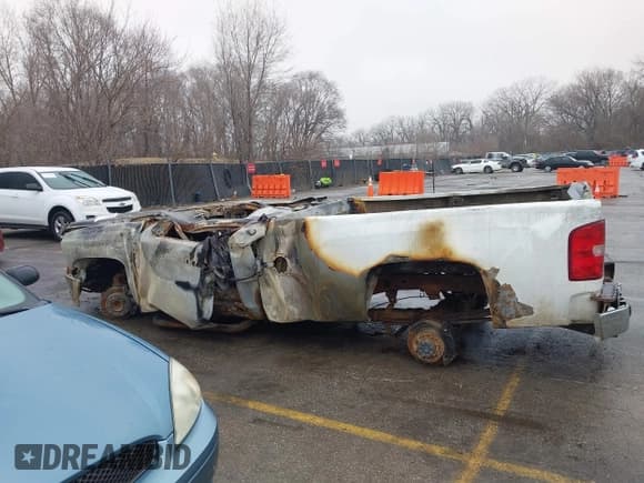 ✅ 2011 Chevrolet Silverado 2500HD Work Truck • VIN: 1GC0CVCG3BF251575 • Lot: 41472168. Wystawiony na IAAI z przebiegiem Nie podano. Bezpłatny archiwum sprzedaży aukcyjnych z USA i szczegółowy raport historii pojazdu na DreamBid. Zdjęcie 13.