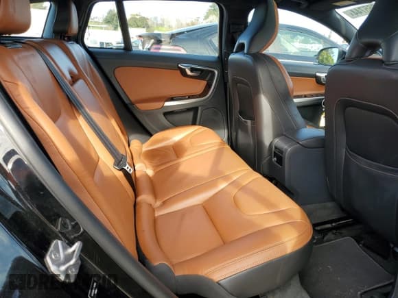 ✅ 2015 Volvo V60 T5 Drive-E Platinum • VIN: YV140MEM5F1231963 • Лот: 42265744. Опубликован ранее на Copart с пробегом 102 864 миль. Бесплатный доступ к архиву аукционных продаж из США и подробный отчёт об истории автомобиля на DreamBid. Изображение 10.