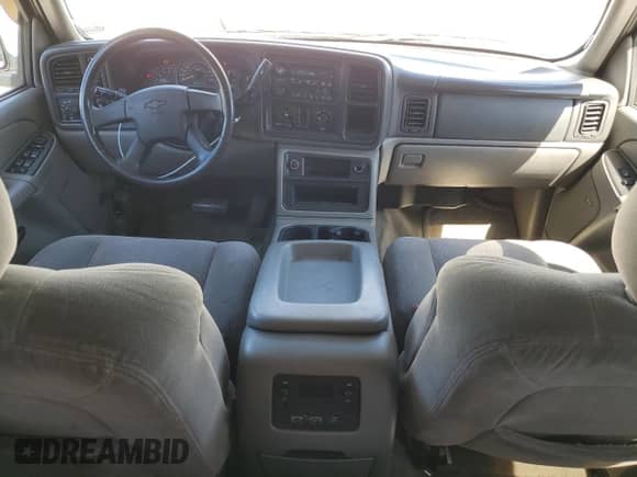 2004 Chevrolet Suburban LS z VIN 1GNFK16T74J101233, wystawiony jako Copart lot #59915094 z przebiegiem 190 445 mil mil oraz Czysty tytuł • Clean title. Historia ofert i sprzedaży dostępna na DreamBid. Obrazek 8.