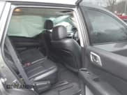 ✅ 2018 Nissan Pathfinder SL • VIN: 5N1DR2MM9JC621801 • Lot: 41924143. Wystawiony na IAAI z przebiegiem 80 325 mil. Bezpłatny archiwum sprzedaży aukcyjnych z USA i szczegółowy raport historii pojazdu na DreamBid. Zdjęcie 8.