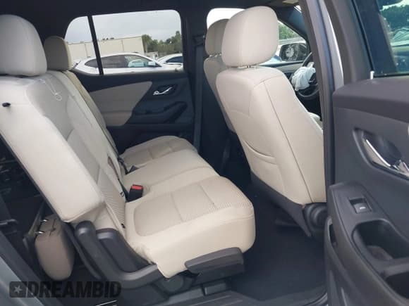 ✅ 2023 Chevrolet Traverse LS • VIN: 1GNERFKW9PJ103686 • Lot: 43548029. Wystawiony na IAAI z przebiegiem 16 853 mil. Bezpłatny archiwum sprzedaży aukcyjnych z USA i szczegółowy raport historii pojazdu na DreamBid. Zdjęcie 8.