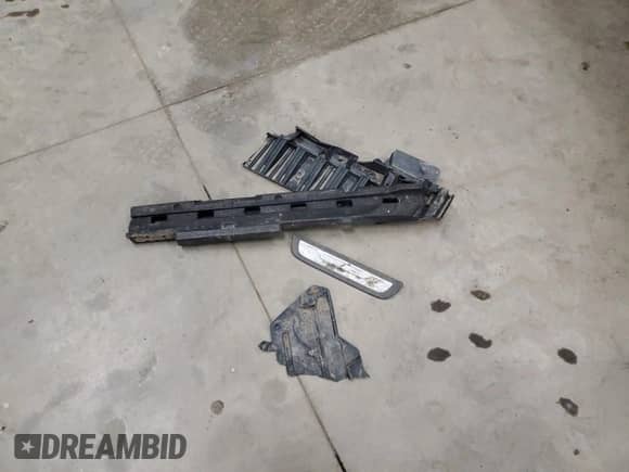 2024 Chevrolet Blazer LT z VIN 3GNKBJR49RS217400, wystawiony jako Copart lot #42521405 z przebiegiem 10 380 mil mil oraz Szkoda całkowita • Salvage title. Historia ofert i sprzedaży dostępna na DreamBid. Obrazek 13.