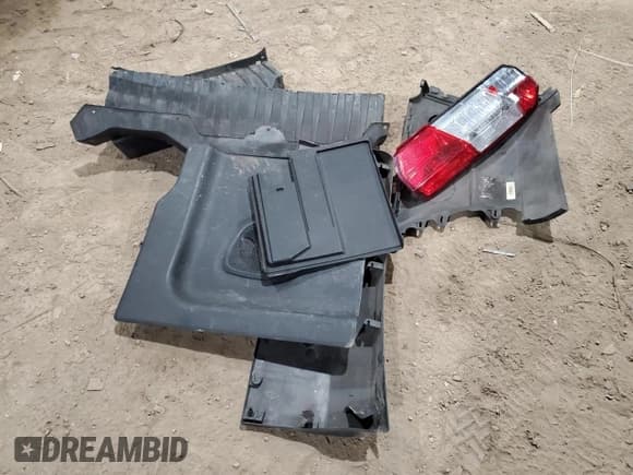 ✅ 2015 Ford Transit Cargo • VIN: 1FTYR2ZM3FKA21089 • Лот: 83643964. Опубликован ранее на Copart с пробегом 228 323 миль. Бесплатный доступ к архиву аукционных продаж из США и подробный отчёт об истории автомобиля на DreamBid. Изображение 13.