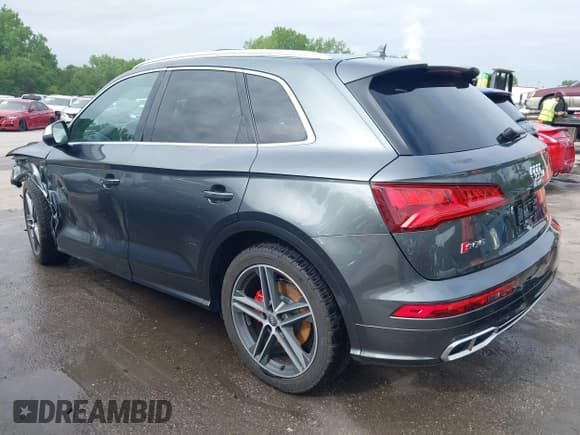 ✅ 2018 Audi SQ5 Premium Plus • VIN: WA1A4AFY2J2047283 • Лот: 42146309. Опубликован ранее на IAAI с пробегом 73 695 миль. Бесплатный доступ к архиву аукционных продаж из США и подробный отчёт об истории автомобиля на DreamBid. Изображение 3.